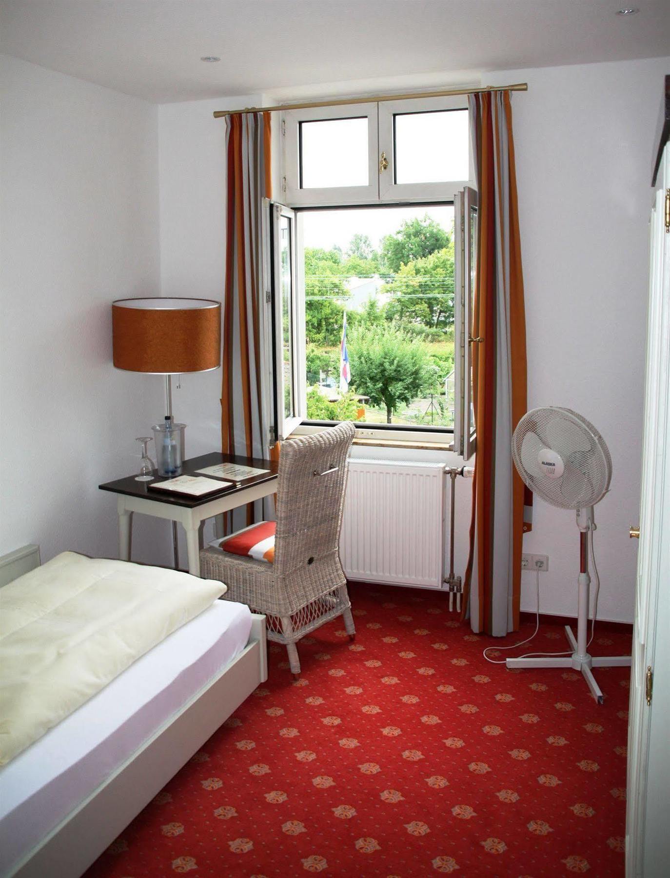 Hotel Beim Schupi Карлсруе Екстериор снимка